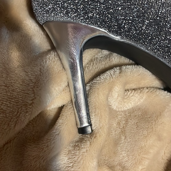 boots/heels - Picture 4 of 4